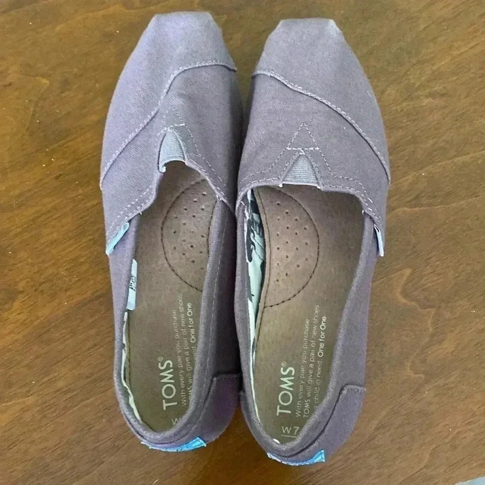 Toms slip on flat canvas shoes